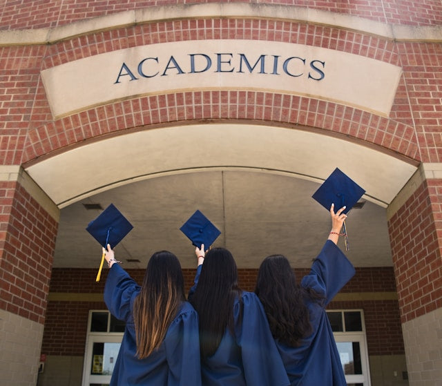 The Student Credit Architect: Building an 800 Score by Graduation